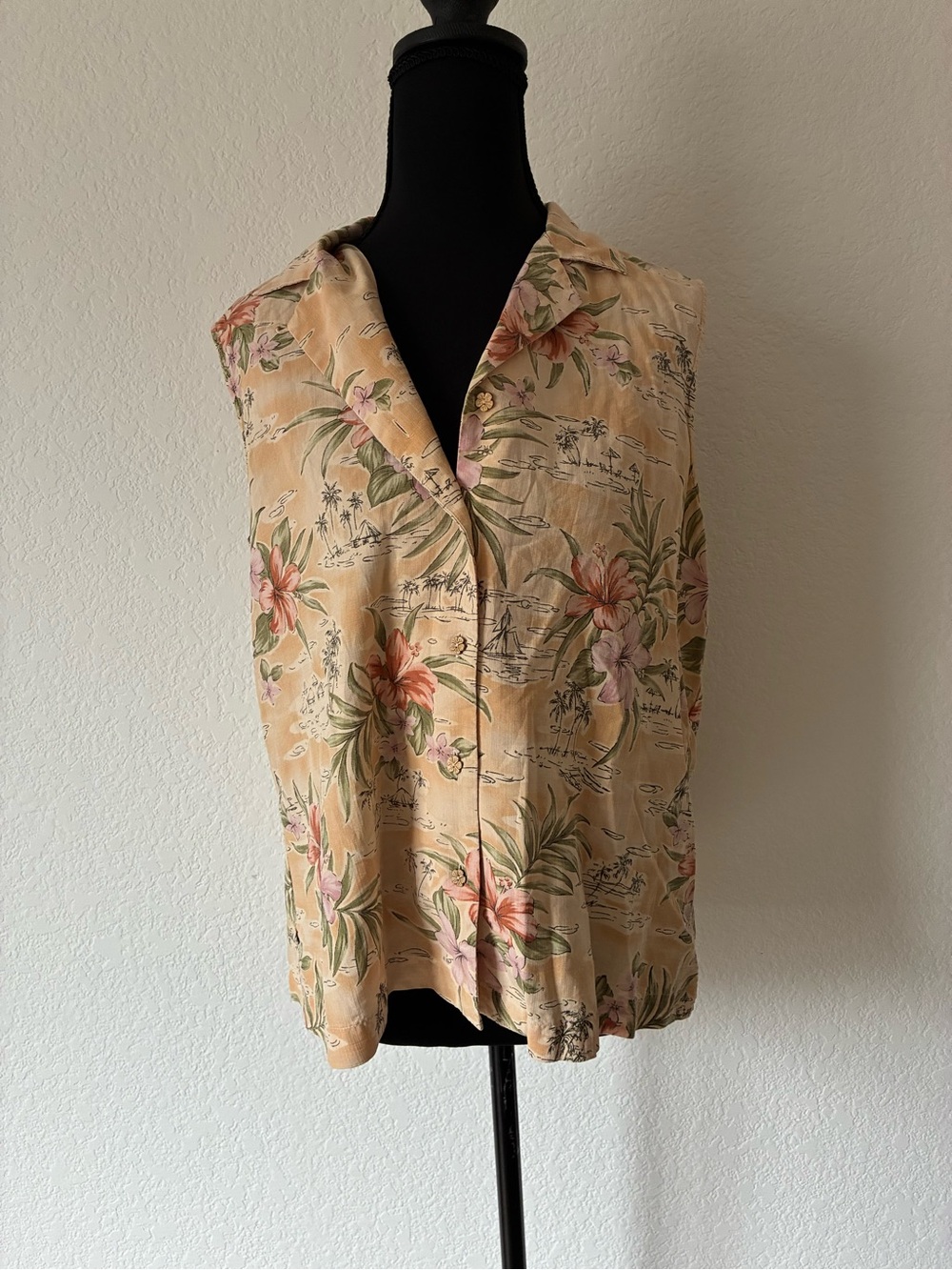 Tommy Bahama Peach Hawaiian Print Floral Button-Down Sleeveless Shirt 100% Silk
